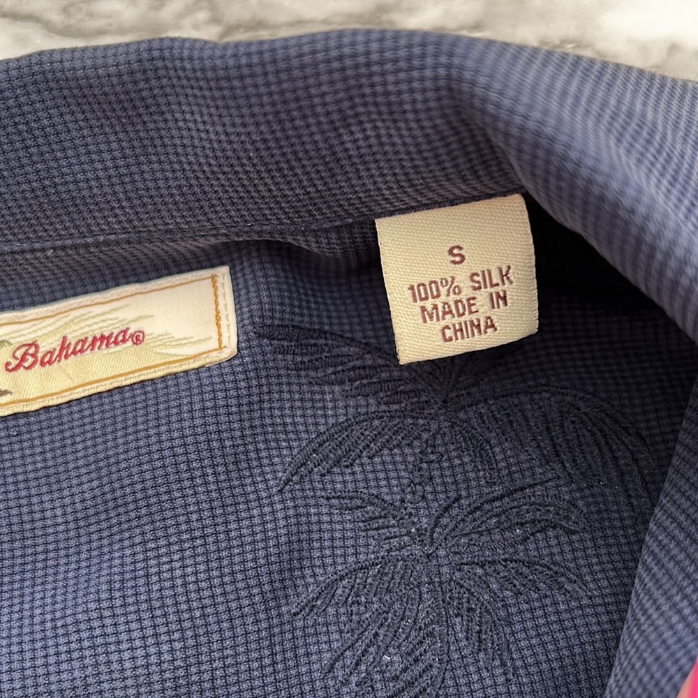 Tommy Bahama 100% silk button down shirt, size small - Picture 6 of 7
